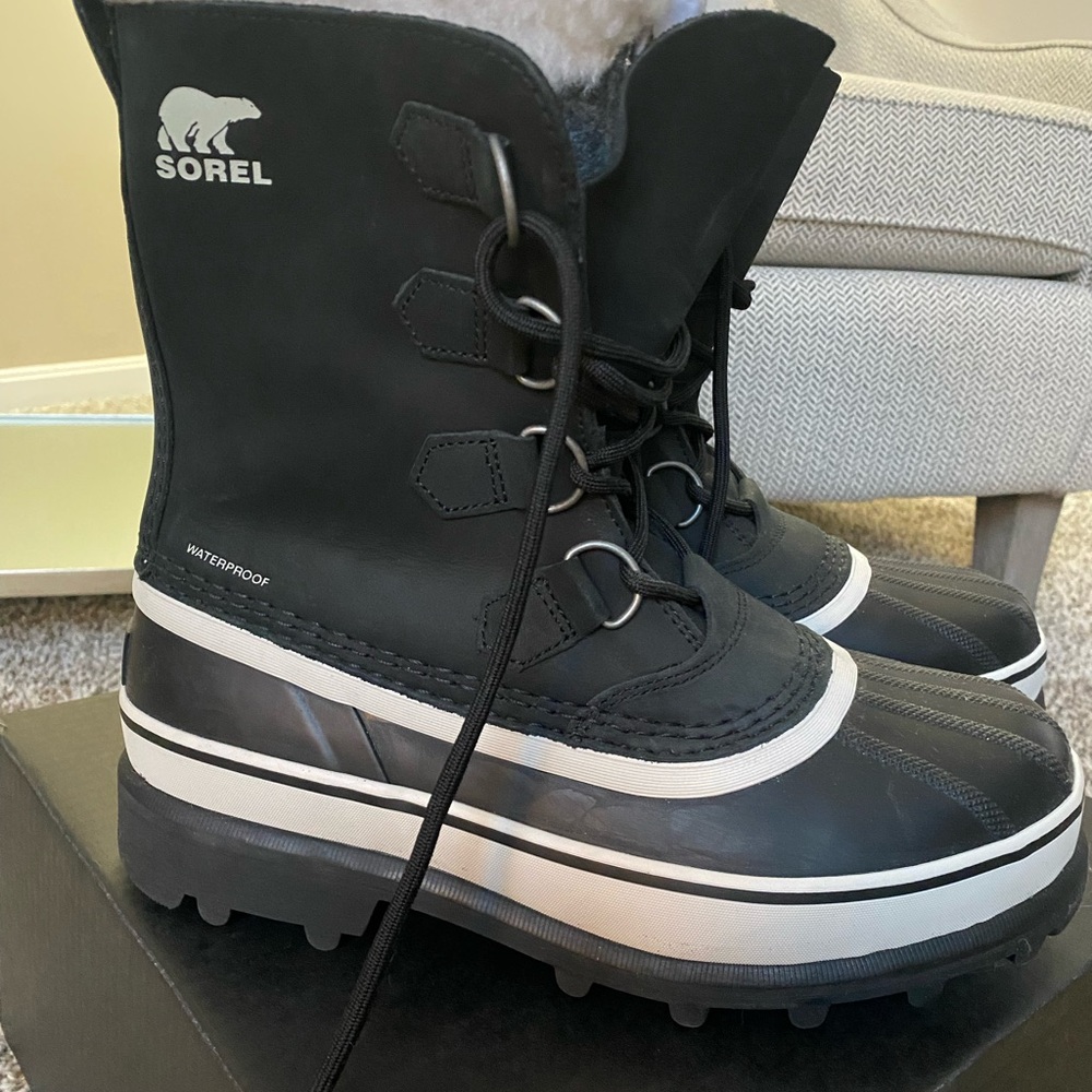 NEW IN BOX. Sorel Caribou insulated boots